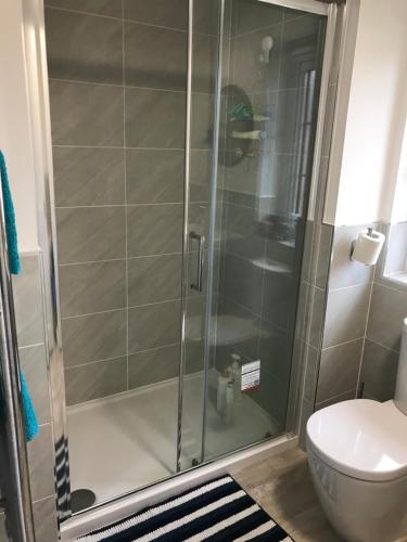 Two bedrooms with 3 double beds 2 bathrooms Two bedrooms with 3 double beds 2 bathrooms