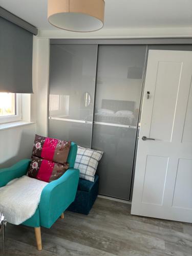 Two bedrooms with 3 double beds 2 bathrooms Two bedrooms with 3 double beds 2 bathrooms