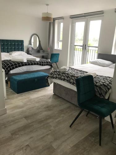 Two bedrooms with 3 double beds 2 bathrooms Two bedrooms with 3 double beds 2 bathrooms