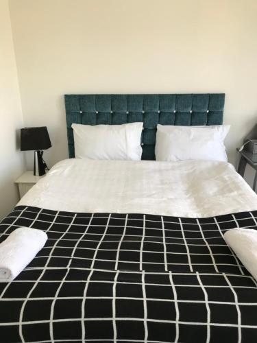 Two bedrooms with 3 double beds 2 bathrooms Two bedrooms with 3 double beds 2 bathrooms