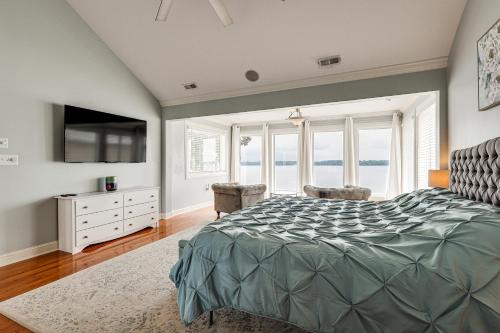 Waterfront Bliss Wheeler Lake Retreat with Dock! in Rogersville (AL)