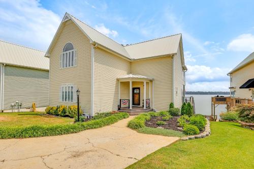 Waterfront Bliss Wheeler Lake Retreat with Dock! in Rogersville (AL)