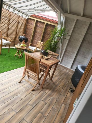 Bungalow chez Seve et Savi avec jacuzi in Sainte Rose