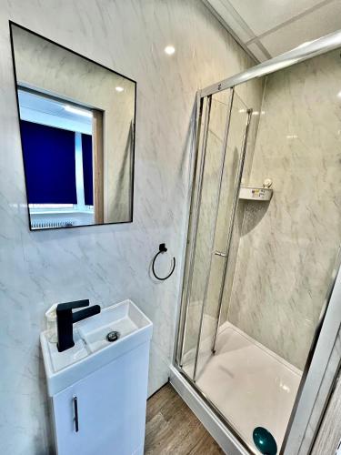 Lux Super King private Bath MediaCity, MUFC, Salford, Манчестер (фото 3)