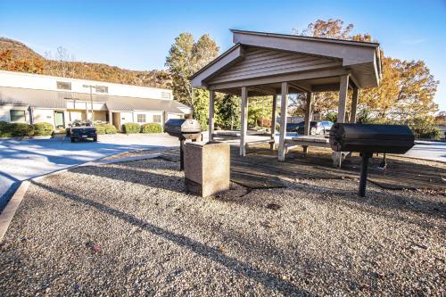 Mountain Loft Resort - Lake Lure, NC Mountain Loft Resort - Lake Lure, NC