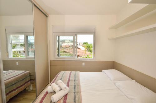 Jurerê para 6 hóspedes a 2 quadras da praia N1705