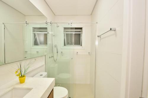 Jurerê para 6 hóspedes a 2 quadras da praia N1705