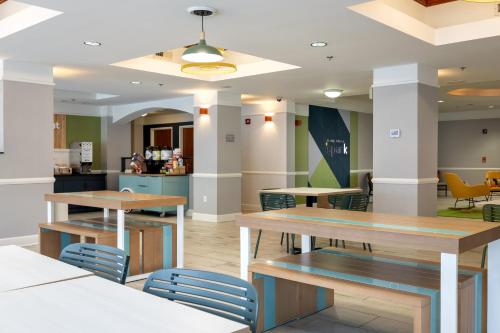 Comfort Inn & Suites Savannah Airport - image 6