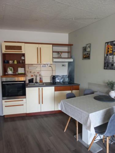 Berik Apartman in เคอร์ตวารอส
