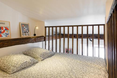 Pleasant 1BD Duplex for 4 Batignolles, Paris (photo 4)