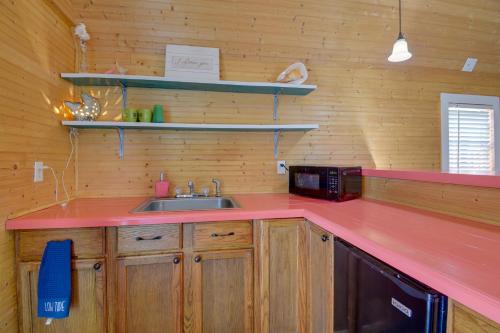 Cozy Calabash Studio about 4 Mi to Sunset Beach! thumb 4