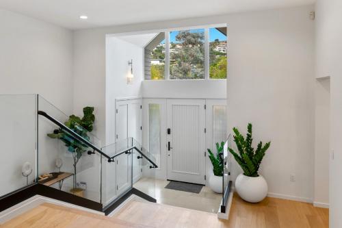 B5406 Shoreline Retreat in San Diego, USA