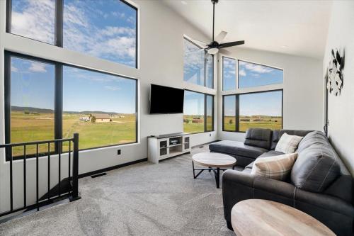 Bear Butte Luxury Retreat Hot Tub Stunning Views in Sturgis