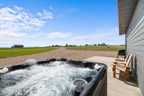 Bear Butte Luxury Retreat Hot Tub Stunning Views in Sturgis