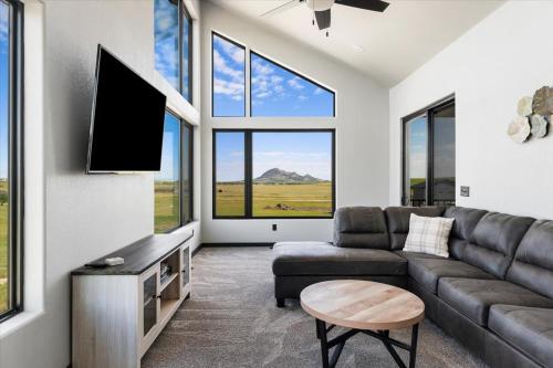Bear Butte Luxury Retreat Hot Tub Stunning Views in Sturgis
