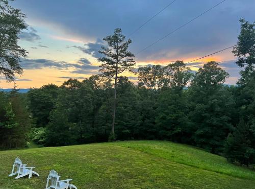 Blueberry Ridge Cottage near Ocoee River Shopping in Blue Ridge, USA