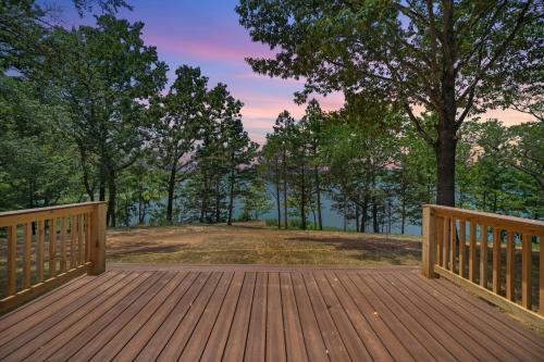 Nordins Lake House Peaceful Lakefront Hideaway on Delaware Bay in Dardanelle, Vereinigte Staaten von Amerika