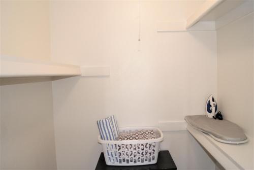 225 Fully Furnished, WiFi Included 225 Fully Furnished, WiFi Included