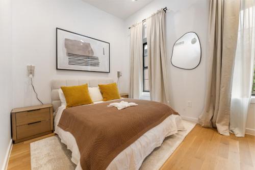 Luxurious Harlem Home with Modern Amenities, Outdoor Patio! in New York, USA
