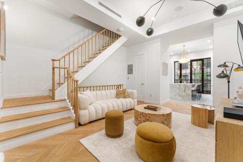 Luxurious Harlem Home with Modern Amenities, Outdoor Patio! in New York, USA