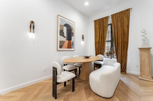 Luxurious Harlem Home with Modern Amenities, Outdoor Patio! in New York, USA