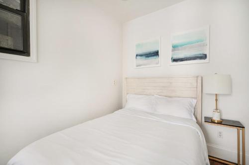 69-2B Prime Lower East East BRAND NEW 1br Apt in New York, USA