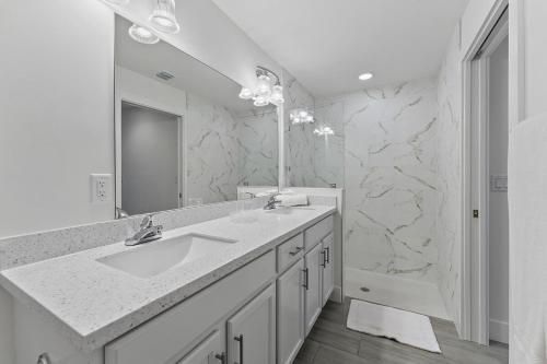 New 3-bed 2-bath West Palm Beach Vacation Home in West Palm Beach, USA