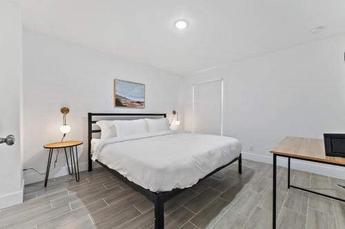 Modern Living 2-bedroom,2 Bath Home Downtown Wpb in West Palm Beach, USA