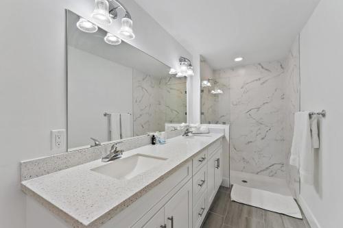 Modern Living 2-bedroom,2 Bath Home Downtown Wpb in West Palm Beach, USA