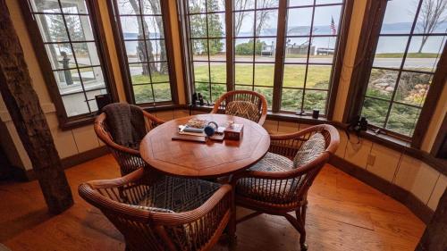Crystal Lake Paradise - Gorgeous Lakefront Luxury! in Frankfort