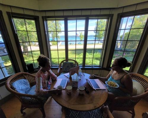 Crystal Lake Paradise - Gorgeous Lakefront Luxury! in Frankfort