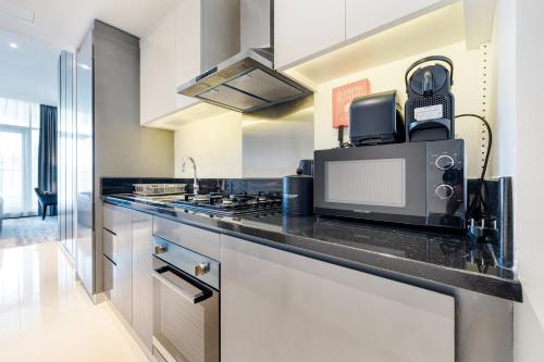 A Living-Modern Studio Apartment with Balcony & Canal view at Prive 2507B ,Business Bay, Dubai (foto 10)
