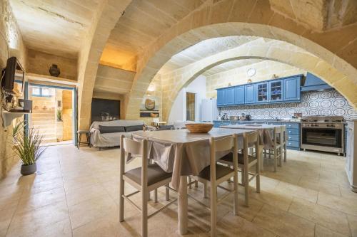 Room 4 - Family room x 3 by Solea, Għarb (photo 10)