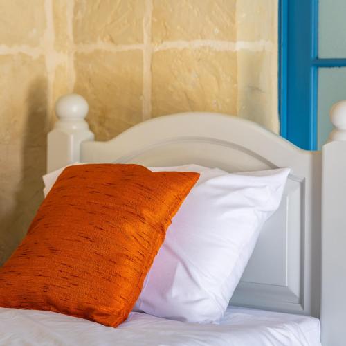 Room 4 - Family room x 3 by Solea, Għarb (photo 5)