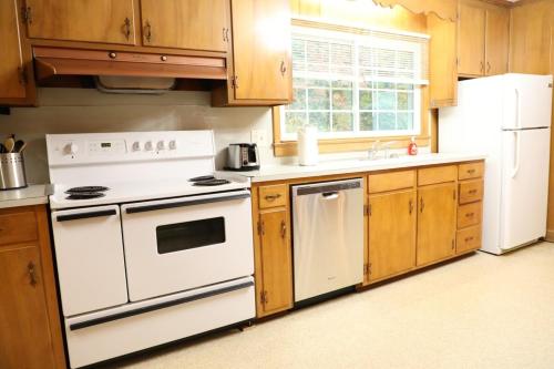 Duke Forest Gem! 3br, Sleeps 7