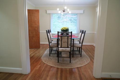 Duke Forest Gem! 3br, Sleeps 7