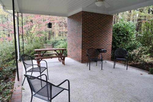 Duke Forest Gem! 3br, Sleeps 7