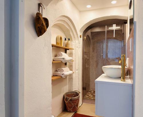 Super zentral mit Parkplatz, Fenster verspiegelt Super zentral mit Parkplatz, Fenster verspiegelt