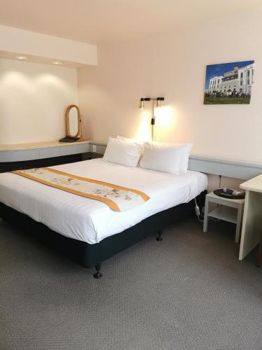The Angus Hotel Room Type - Superior King Room