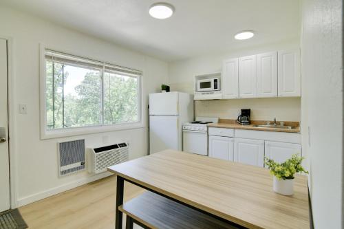 Waterfront Kimberling City Apt with Pool and Dock! in Kimberling City, USA