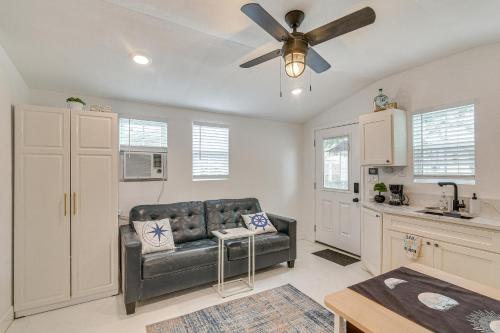 Updated Galveston Studio with Deck - 1 Mi to Beach! in Galveston, USA