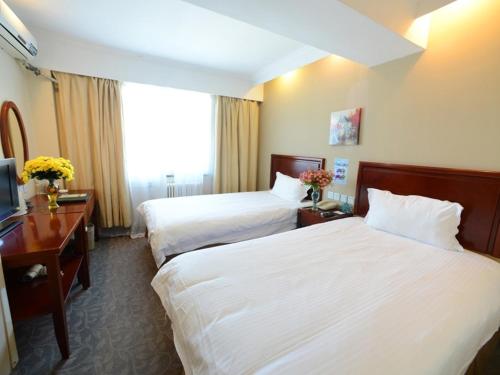 GreenTree Inn JiangSu SuZhou Dushu Lake Shuangyin Financial City Express Hotel GreenTree Inn JiangSu SuZhou Dushu Lake Shuangyin is conveniently located in the popular Suzhou Industrial District area. The property features a wide range of facilities to make your stay a pleasant 
