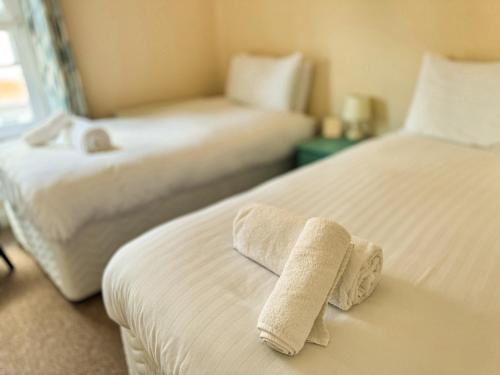 Brookley House Cromer Coast 5 Bed 8 Guests - Tap to explore photos