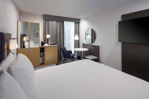 DoubleTree by Hilton Manchester Piccadilly - image 3