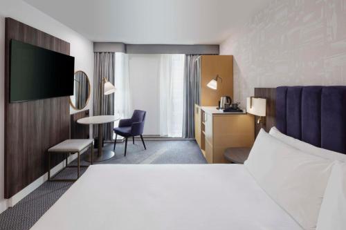 DoubleTree by Hilton Manchester Piccadilly - image 5