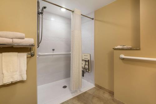 Best Western Braintree Inn - image 6