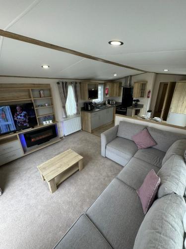 3 bedrooms, 6 beds
