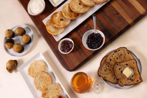 Drury Inn & Suites St. Louis Brentwood - image 37