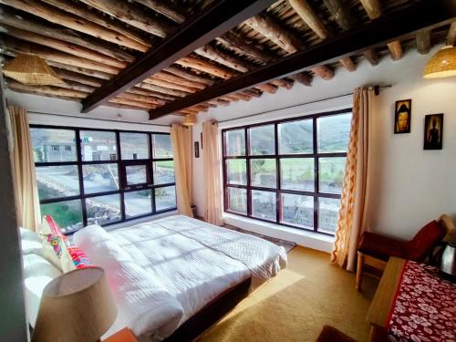 The Nomad's Cottage-Losar , nearest hotel stay to visit Chandra Tal - Lake , in Spiti Valley in Losara