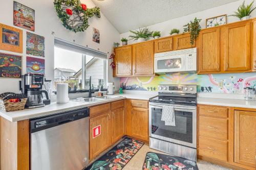 Music-Themed Fountain Home with Fireplace and Yard! in Fountain, USA